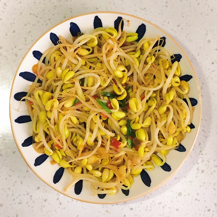 酸辣炒豆芽，下饭又减脂的做法