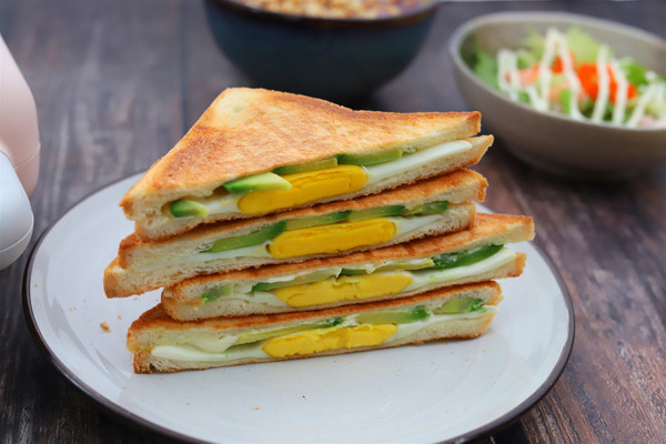 牛油果鸡蛋三明治