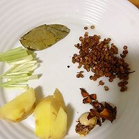 辣子鸡丁的做法图解1