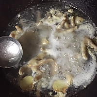 红枣黄豆玉米鸡爪汤的做法图解3