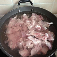 土豆炖排骨的做法图解2