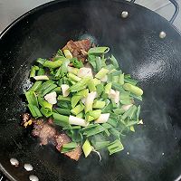 蒜苗炒腊肉的做法图解7