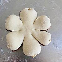 #养生打卡#养生红枣泥花朵面包的做法图解5