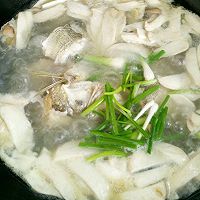 杏鲍菇鲈鱼豆腐汤的做法图解8
