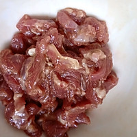 平菇炒肉的做法图解3
