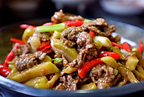酸菜炒牛肉#回到家香味（赣）#的做法