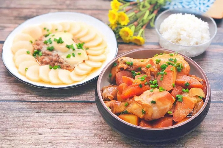 土豆萝卜炖鸡腿+山药蒸肉末+白米饭的做法