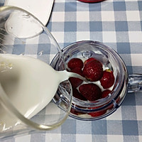 草莓酸奶慕斯饮 #百变水果花样吃#的做法图解4