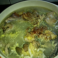 “月子鸡”～红菇米酒鸡汤*天然食材的传统做法*的做法图解1