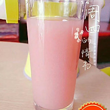原汁原味的粉红石榴汁