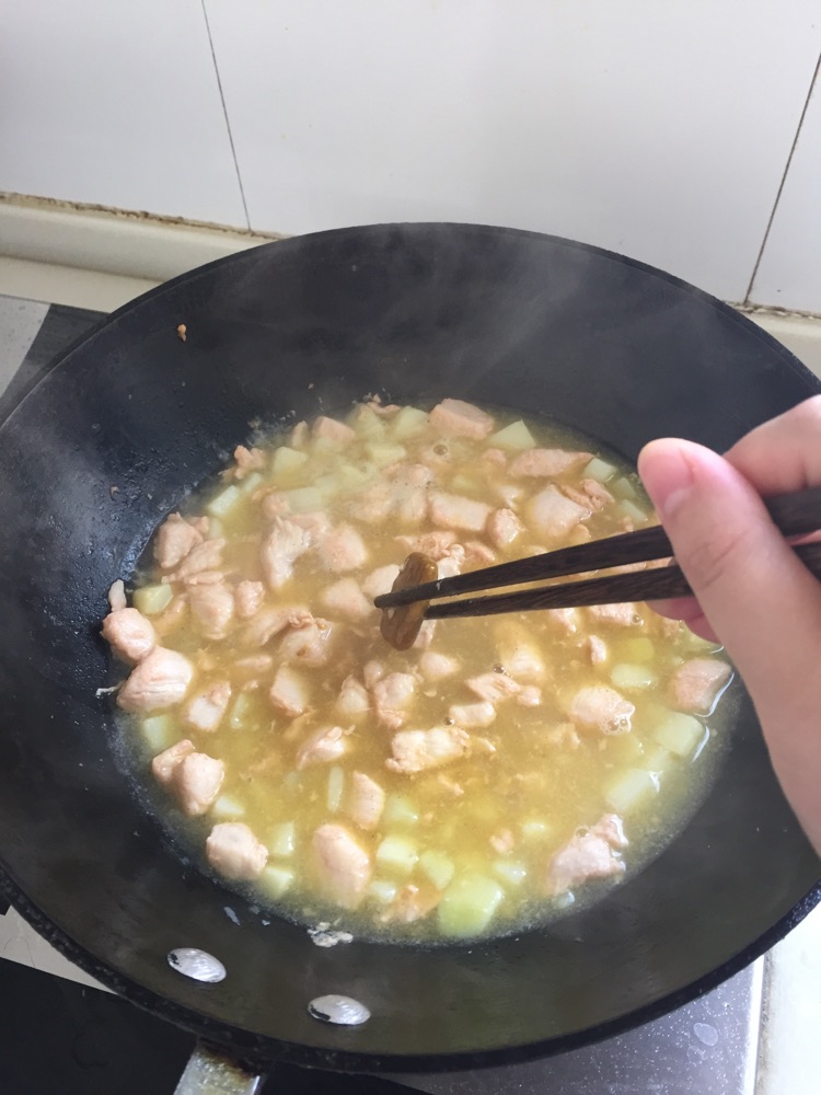 咖喱鸡丁蛋包饭的做法图解6