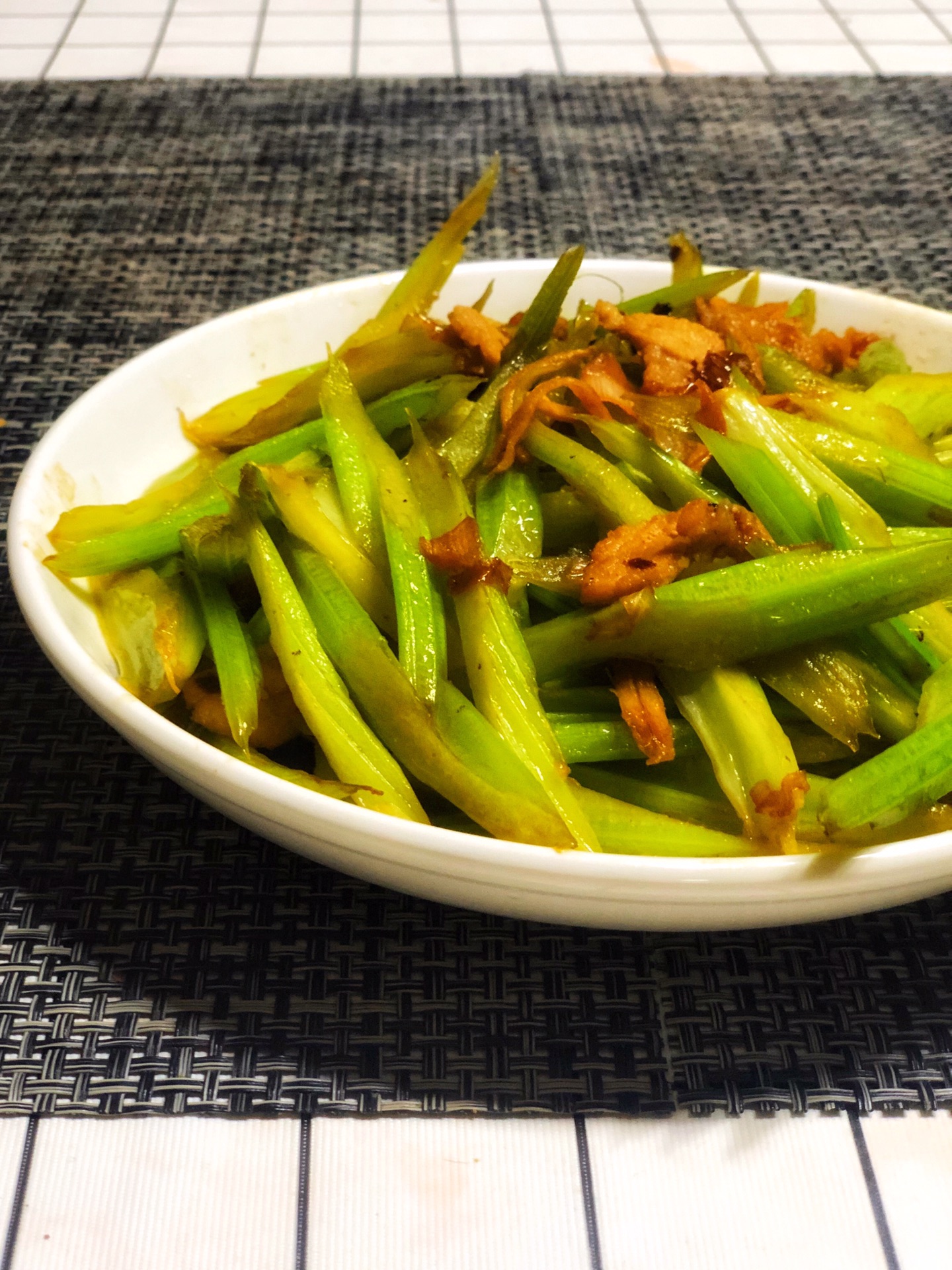 Stir fried pork with celery