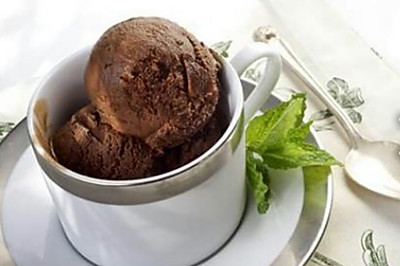 简单巧克力冰淇淋