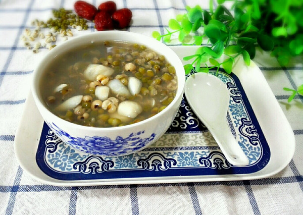 绿豆薏米百合汤
