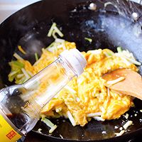 韭黄炒鸡蛋的做法图解7