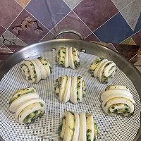 #花式炖煮不停歇#芝麻油酥葱花卷的做法图解4