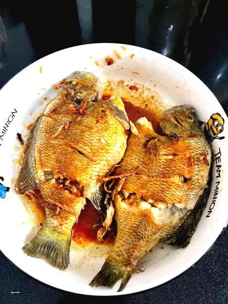 香煎太阳鱼+西兰花的做法