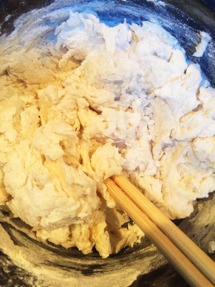 豆沙卷面包的做法图解3
