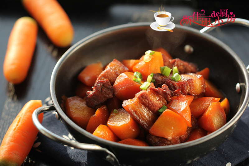 Braised meat with carrot