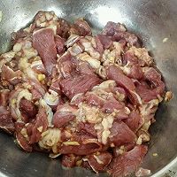 葱椒羊肉的做法图解2