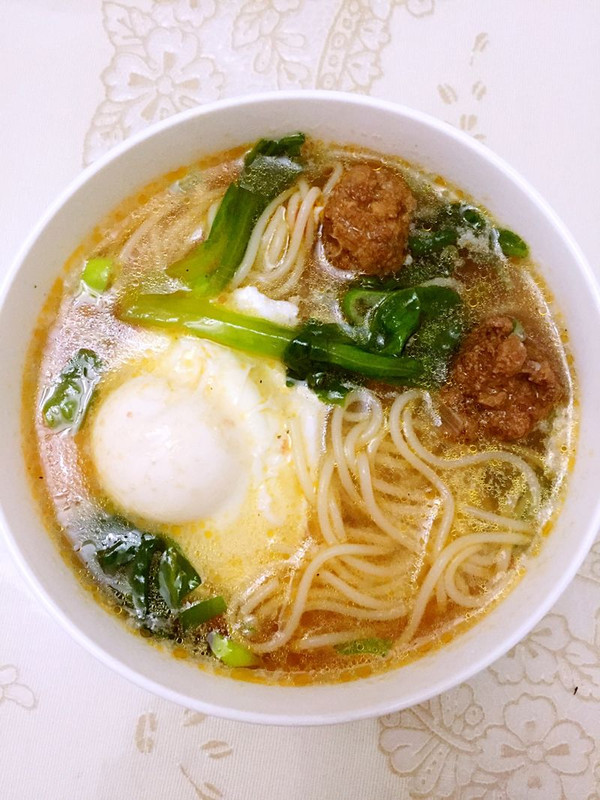 荷包蛋丸子汤面