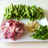 肉烧四季豆的做法图解1