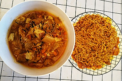 （简易版）韩国辣白菜豆腐汤+火鸡面