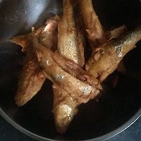 炸小鱼干的做法图解5