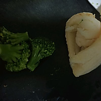 宝宝辅食系列之＂鱼肉菜泡粥＂的做法图解2