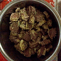 香辣牛腩煲的做法图解1