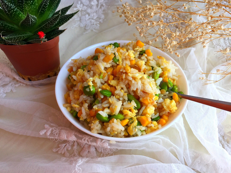 毛豆仁玉米炒饭的做法