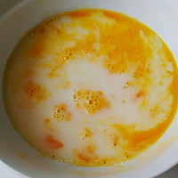 半糖奶油鸡蛋糕的做法图解3