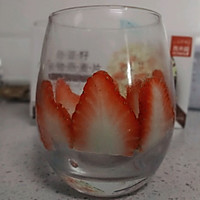 草莓酸奶思慕雪的做法图解3