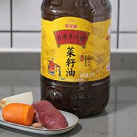 #中秋香聚 美味更圆满#金典的家常小炒～胡萝卜炒肉丝的做法图解1