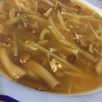 【家常菜】土豆丝滑子蘑汤的做法图解9
