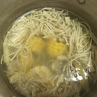 夏日清甜的玉米金针菇排骨汤的做法图解9