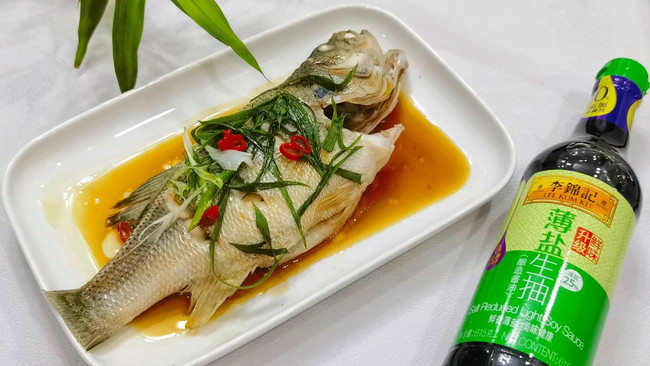 #李锦记X豆果 夏日轻食美味榜#清蒸鲈鱼，简单几步，美味升级的做法