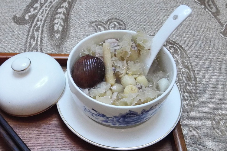沙参百合银耳汤-可以用来煲汤和做甜品的美味的做法