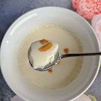 红楼梦中的美食：糖蒸酥酪（酒酿牛奶）的做法图解5
