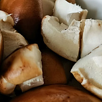 青笋香菇炖鸡的做法图解2