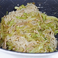 圆白菜肉丝炒面的做法图解10