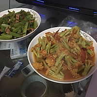 番茄炒菜花的做法图解1