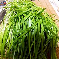 韭菜鸡蛋素锅贴的做法图解1