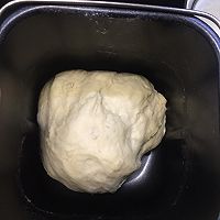 饼底超软的9寸方形火腿鲜菇披萨的做法图解2