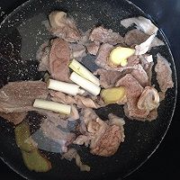 鲜虾牛肉面#嘉宝辅食宝典#的做法图解4