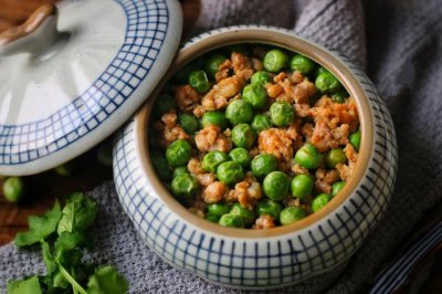 青豆肉末蒸豆腐