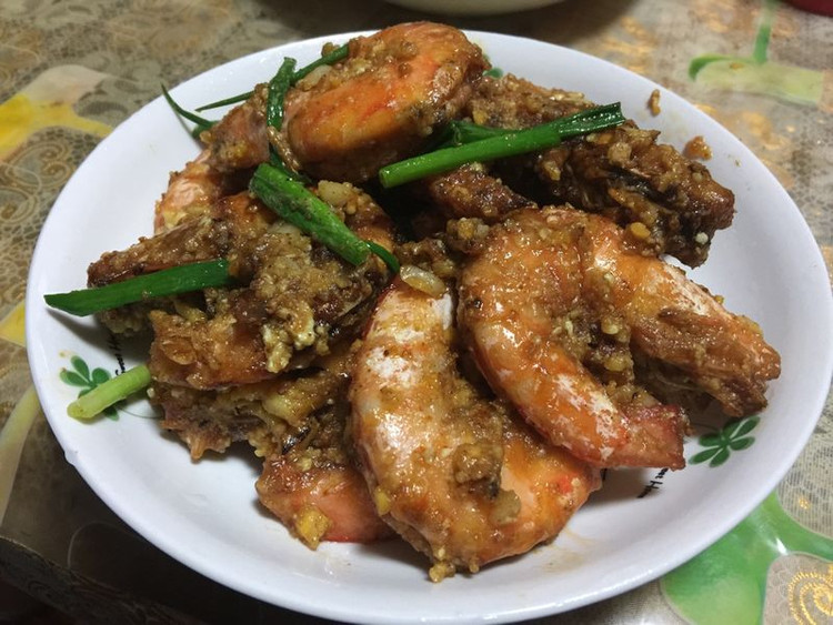 咸蛋黄焗虾的做法