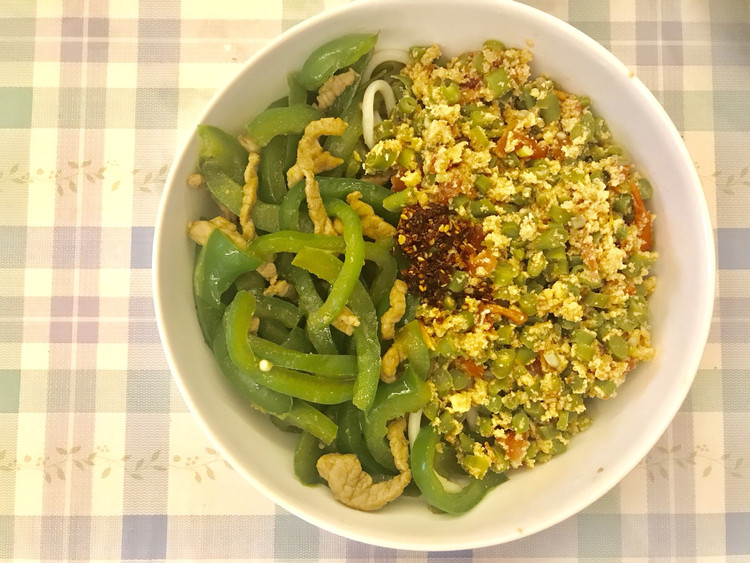 肉丝鸡蛋西红柿豇豆拌面的做法