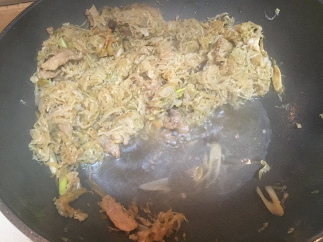 酸菜炒粉条的做法图解5