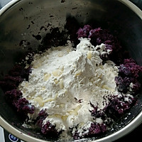 糯滑紫薯糕——裸月饼的做法图解2
